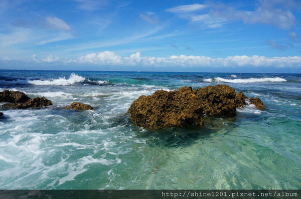 小琉球兩天一夜【戀戀海景離島旅遊】浮潛+BBQ+阿念達小酒吧+花瓶岩+蛤板灣 威尼斯海灘+潮間帶+爆漿黑糖包+魷魚伯母