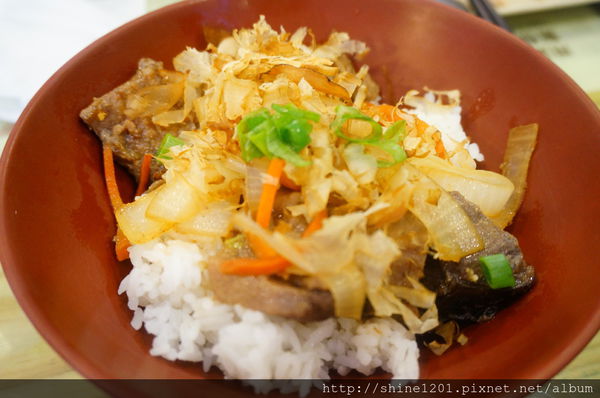 小琉球兩天一夜【戀戀海景離島旅遊】浮潛+BBQ+阿念達小酒吧+花瓶岩+蛤板灣 威尼斯海灘+潮間帶+爆漿黑糖包+魷魚伯母