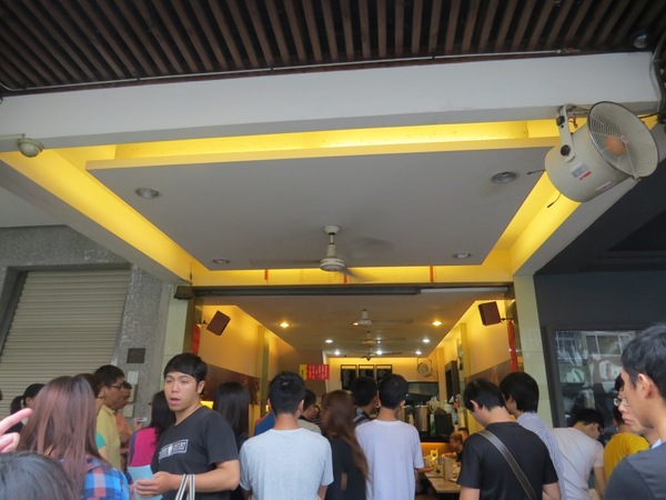 肉蛋土司:大排長籠但有效率的【台中肉蛋土司】