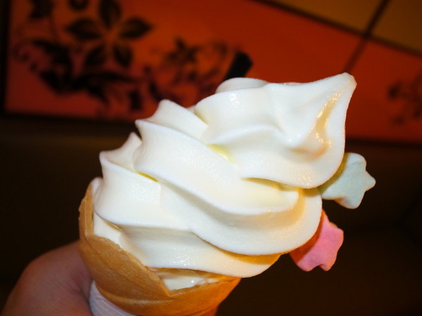 IOU Cafe：<台北|永康街|冰品>冬天吃冰好爽快!!!手作經典霜淇淋~IOU Cafe