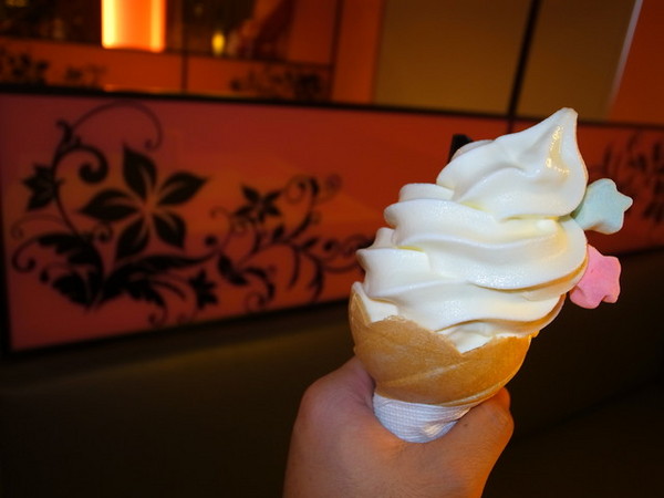 IOU Cafe：<台北|永康街|冰品>冬天吃冰好爽快!!!手作經典霜淇淋~IOU Cafe