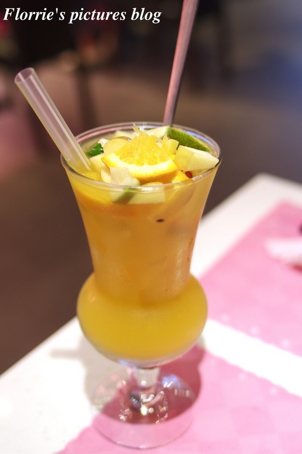 IOU Cafe：口碑券美食之旅~IOU CAFÉ手作冰淇淋店~粉嫩色調的手作冰淇店