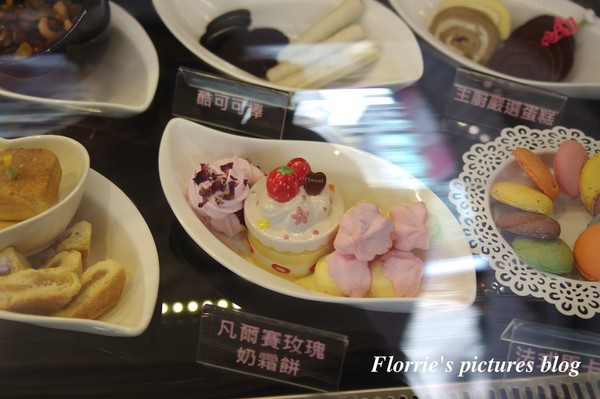 IOU Cafe：口碑券美食之旅~IOU CAFÉ手作冰淇淋店~粉嫩色調的手作冰淇店