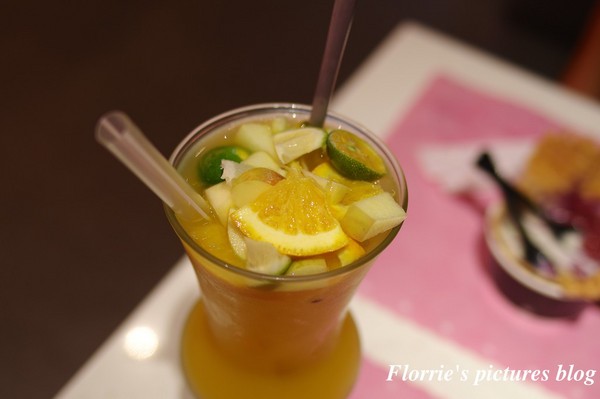 IOU Cafe：口碑券美食之旅~IOU CAFÉ手作冰淇淋店~粉嫩色調的手作冰淇店