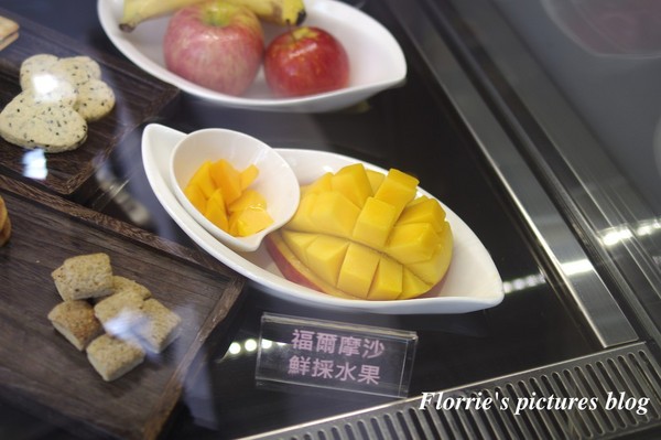 IOU Cafe：口碑券美食之旅~IOU CAFÉ手作冰淇淋店~粉嫩色調的手作冰淇店