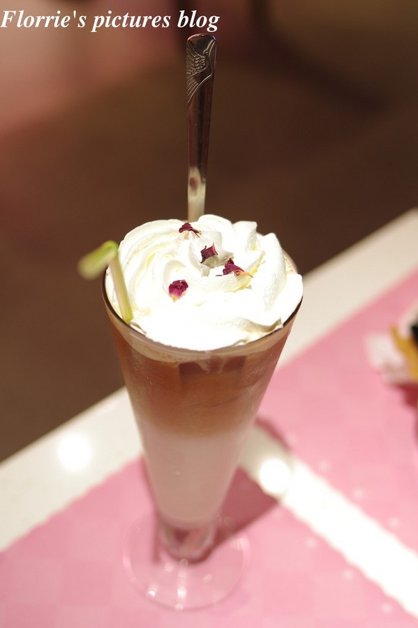 IOU Cafe：口碑券美食之旅~IOU CAFÉ手作冰淇淋店~粉嫩色調的手作冰淇店