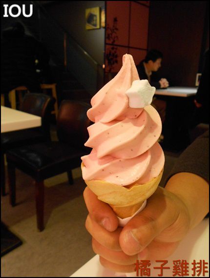 IOU Cafe:口碑NO.25-IOU Cafe 永康街 草莓冰淇淋/香草牛奶冰淇淋