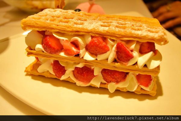 IOU Cafe:♥東門永康IOU鐵觀音珍珠 草莓拿破崙