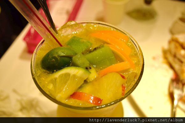 IOU Cafe:♥東門永康IOU鐵觀音珍珠 草莓拿破崙