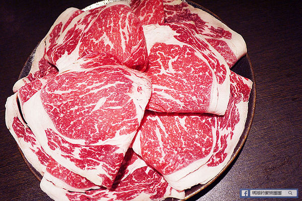 太和殿鴛鴦麻辣火鍋(台北總店):◆台北信義。捷運信義安和【太和殿麻辣火鍋—台北總店】港星藝人最愛麻辣鍋店。鴨血鍋底真的好好吃哦!