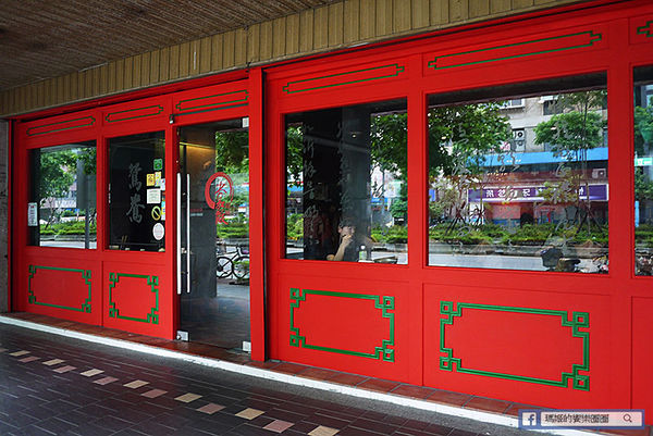 太和殿鴛鴦麻辣火鍋(台北總店):◆台北信義。捷運信義安和【太和殿麻辣火鍋—台北總店】港星藝人最愛麻辣鍋店。鴨血鍋底真的好好吃哦!