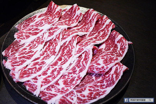 太和殿鴛鴦麻辣火鍋(台北總店):◆台北信義。捷運信義安和【太和殿麻辣火鍋—台北總店】港星藝人最愛麻辣鍋店。鴨血鍋底真的好好吃哦!