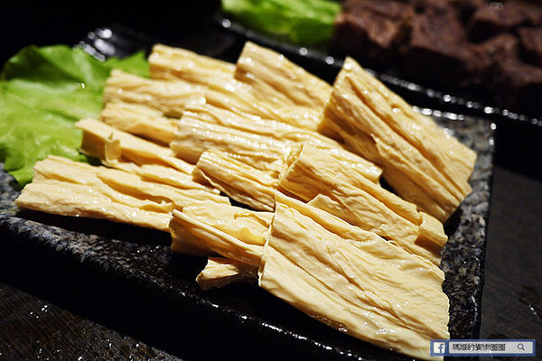 太和殿鴛鴦麻辣火鍋(台北總店):◆台北信義。捷運信義安和【太和殿麻辣火鍋—台北總店】港星藝人最愛麻辣鍋店。鴨血鍋底真的好好吃哦!