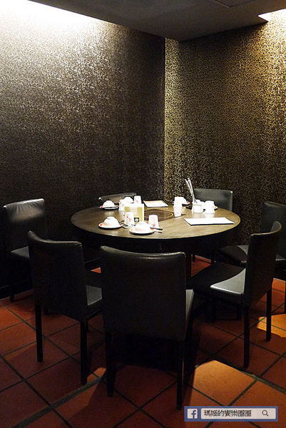 太和殿鴛鴦麻辣火鍋(台北總店):◆台北信義。捷運信義安和【太和殿麻辣火鍋—台北總店】港星藝人最愛麻辣鍋店。鴨血鍋底真的好好吃哦!