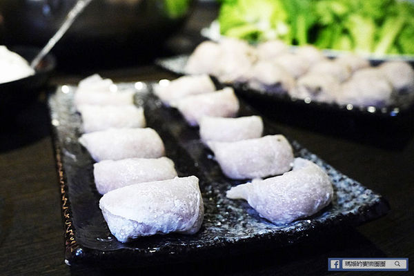 太和殿鴛鴦麻辣火鍋(台北總店):◆台北信義。捷運信義安和【太和殿麻辣火鍋—台北總店】港星藝人最愛麻辣鍋店。鴨血鍋底真的好好吃哦!