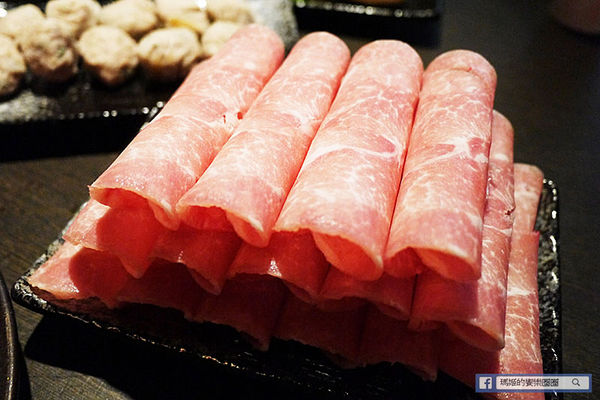 太和殿鴛鴦麻辣火鍋(台北總店):◆台北信義。捷運信義安和【太和殿麻辣火鍋—台北總店】港星藝人最愛麻辣鍋店。鴨血鍋底真的好好吃哦!