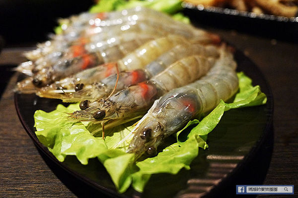 太和殿鴛鴦麻辣火鍋(台北總店):◆台北信義。捷運信義安和【太和殿麻辣火鍋—台北總店】港星藝人最愛麻辣鍋店。鴨血鍋底真的好好吃哦!