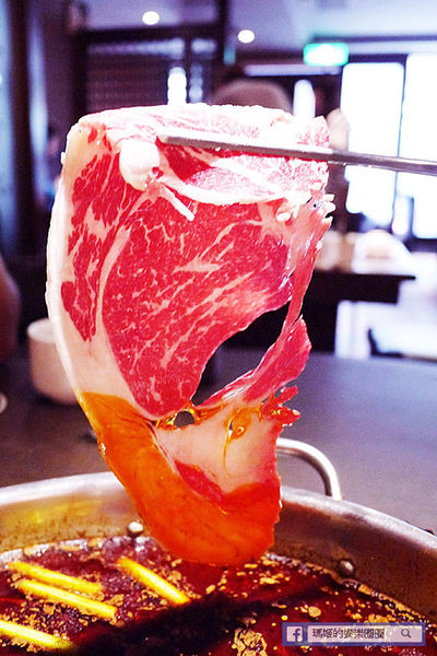 太和殿鴛鴦麻辣火鍋(台北總店):◆台北信義。捷運信義安和【太和殿麻辣火鍋—台北總店】港星藝人最愛麻辣鍋店。鴨血鍋底真的好好吃哦!