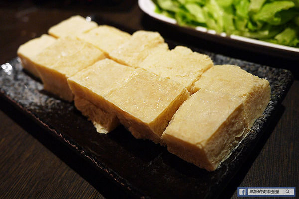 太和殿鴛鴦麻辣火鍋(台北總店):◆台北信義。捷運信義安和【太和殿麻辣火鍋—台北總店】港星藝人最愛麻辣鍋店。鴨血鍋底真的好好吃哦!