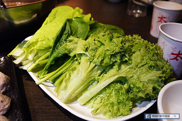 太和殿鴛鴦麻辣火鍋(台北總店):◆台北信義。捷運信義安和【太和殿麻辣火鍋—台北總店】港星藝人最愛麻辣鍋店。鴨血鍋底真的好好吃哦!