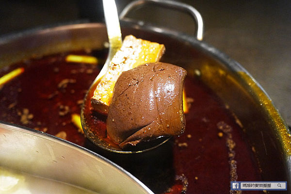 太和殿鴛鴦麻辣火鍋(台北總店):◆台北信義。捷運信義安和【太和殿麻辣火鍋—台北總店】港星藝人最愛麻辣鍋店。鴨血鍋底真的好好吃哦!