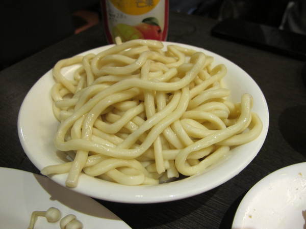 太和殿鴛鴦麻辣火鍋(台北總店):(胖樺食記)信義路上知名店家:太和殿鴛鴦麻辣火鍋。名過其實的單點式高價位火鍋店。