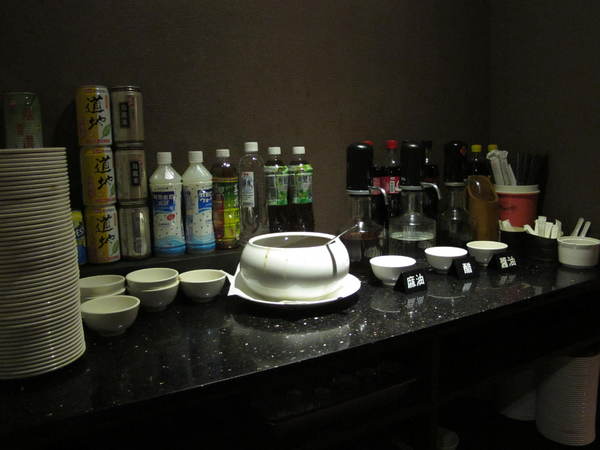 太和殿鴛鴦麻辣火鍋(台北總店):(胖樺食記)信義路上知名店家:太和殿鴛鴦麻辣火鍋。名過其實的單點式高價位火鍋店。