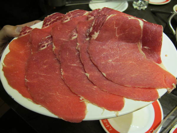 太和殿鴛鴦麻辣火鍋(台北總店):(胖樺食記)信義路上知名店家:太和殿鴛鴦麻辣火鍋。名過其實的單點式高價位火鍋店。