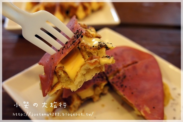 cama現烘咖啡專門店：[台中市。西區] 現烘咖啡專賣店居然也吃的到現烤鬆餅~ WoW實在太驚喜!!!