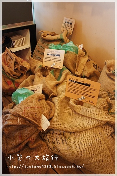 cama現烘咖啡專門店：[台中市。西區] 現烘咖啡專賣店居然也吃的到現烤鬆餅~ WoW實在太驚喜!!!