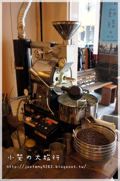 cama現烘咖啡專門店：[台中市。西區] 現烘咖啡專賣店居然也吃的到現烤鬆餅~ WoW實在太驚喜!!!