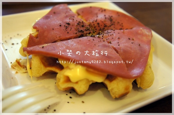 cama現烘咖啡專門店：[台中市。西區] 現烘咖啡專賣店居然也吃的到現烤鬆餅~ WoW實在太驚喜!!!