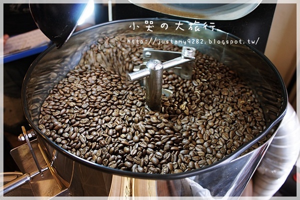 cama現烘咖啡專門店：[台中市。西區] 現烘咖啡專賣店居然也吃的到現烤鬆餅~ WoW實在太驚喜!!!