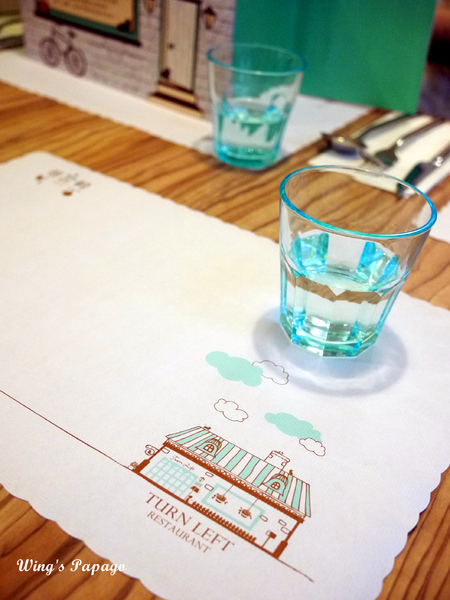 巷左轉：向左轉發現溫馨可愛小店。板橋「巷左轉」