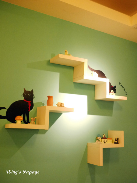 巷左轉：向左轉發現溫馨可愛小店。板橋「巷左轉」