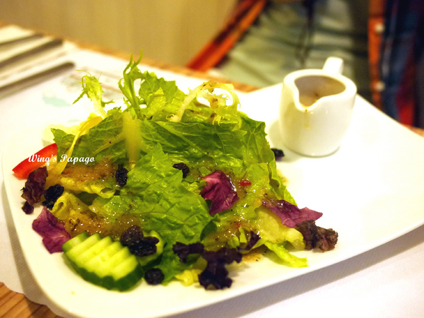 巷左轉：向左轉發現溫馨可愛小店。板橋「巷左轉」