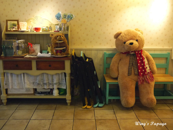 巷左轉：向左轉發現溫馨可愛小店。板橋「巷左轉」