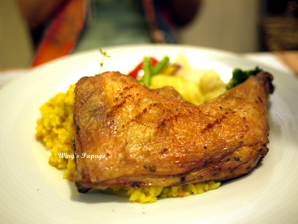 巷左轉：向左轉發現溫馨可愛小店。板橋「巷左轉」