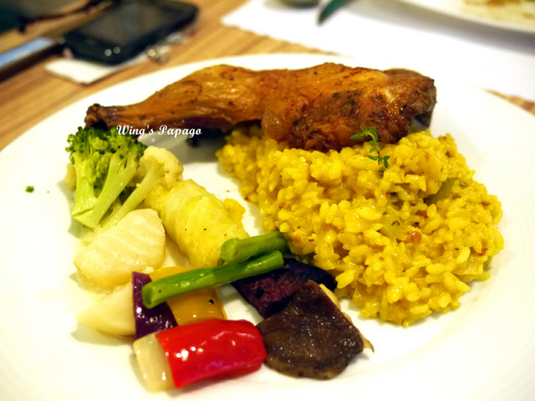 巷左轉：向左轉發現溫馨可愛小店。板橋「巷左轉」