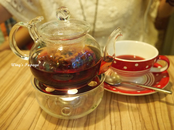 巷左轉：向左轉發現溫馨可愛小店。板橋「巷左轉」