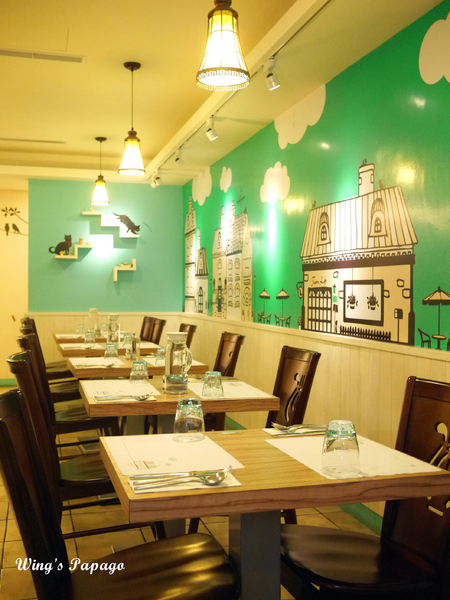 巷左轉：向左轉發現溫馨可愛小店。板橋「巷左轉」