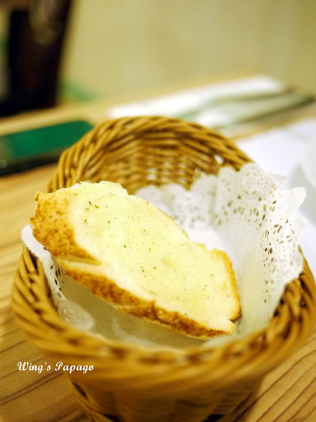 巷左轉：向左轉發現溫馨可愛小店。板橋「巷左轉」