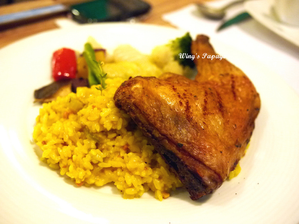 巷左轉：向左轉發現溫馨可愛小店。板橋「巷左轉」