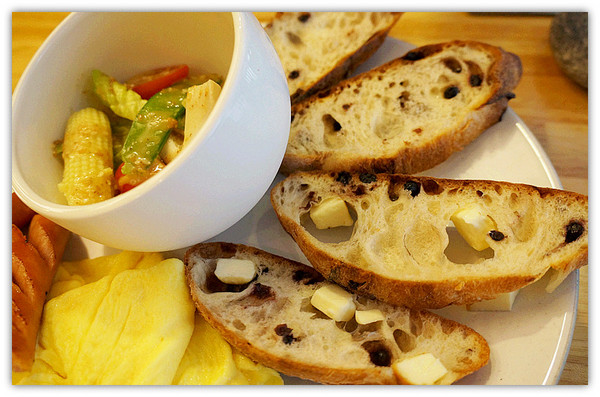 CHU HUA初花 BRUNCH COFFEE：永和♬巷弄裡的晨光悠閒早午餐，複合式烘培限量手作人氣吐司供應。初花brunch