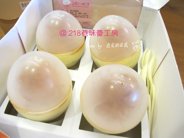 218巷味蕾工房手做西點蛋糕：（全台。宅配美食）『218巷味蕾工房』讓你吃到旗山在地香蕉甜點。（旗山香蕉捲）可可蛋糕和香蕉交織出迷人水果風味。（旗山巨蛋）軟綿蛋糕＆紅茶慕斯＆布丁 給你多重享受。