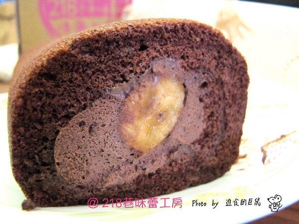 218巷味蕾工房手做西點蛋糕：（全台。宅配美食）『218巷味蕾工房』讓你吃到旗山在地香蕉甜點。（旗山香蕉捲）可可蛋糕和香蕉交織出迷人水果風味。（旗山巨蛋）軟綿蛋糕＆紅茶慕斯＆布丁 給你多重享受。