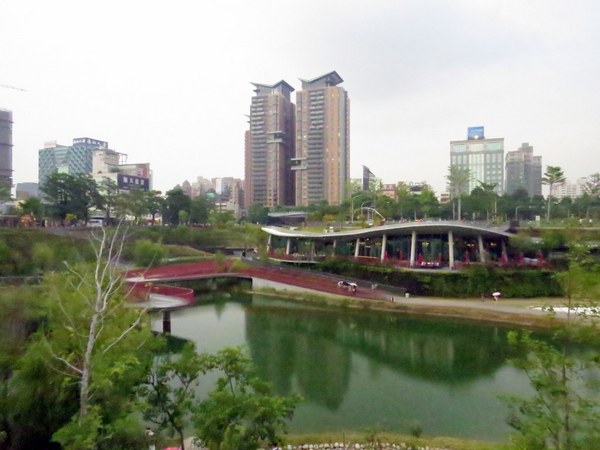 幸福小水舞:來秋紅谷邂逅幸福小水舞【台中/幸福小水舞】