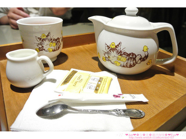 Dayan Café達洋咖啡館:【食記】oO。。台北 達洋小餐館、達洋咖啡館(Dayan Cafe) 又是一家超萌又讓少女們愛到破錶的貓咪咖啡店!。o○。
