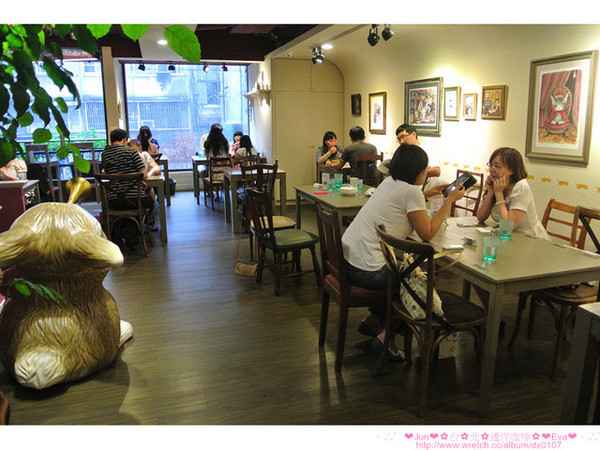 Dayan Café達洋咖啡館:【食記】oO。。台北 達洋小餐館、達洋咖啡館(Dayan Cafe) 又是一家超萌又讓少女們愛到破錶的貓咪咖啡店!。o○。