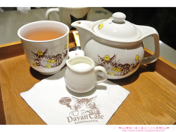Dayan Café達洋咖啡館:【食記】oO。。台北 達洋小餐館、達洋咖啡館(Dayan Cafe) 又是一家超萌又讓少女們愛到破錶的貓咪咖啡店!。o○。